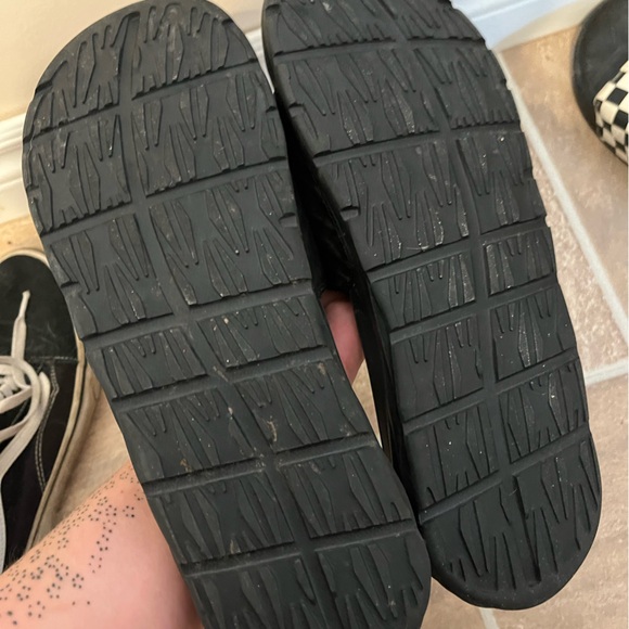 Black Nike slides - Picture 2 of 2